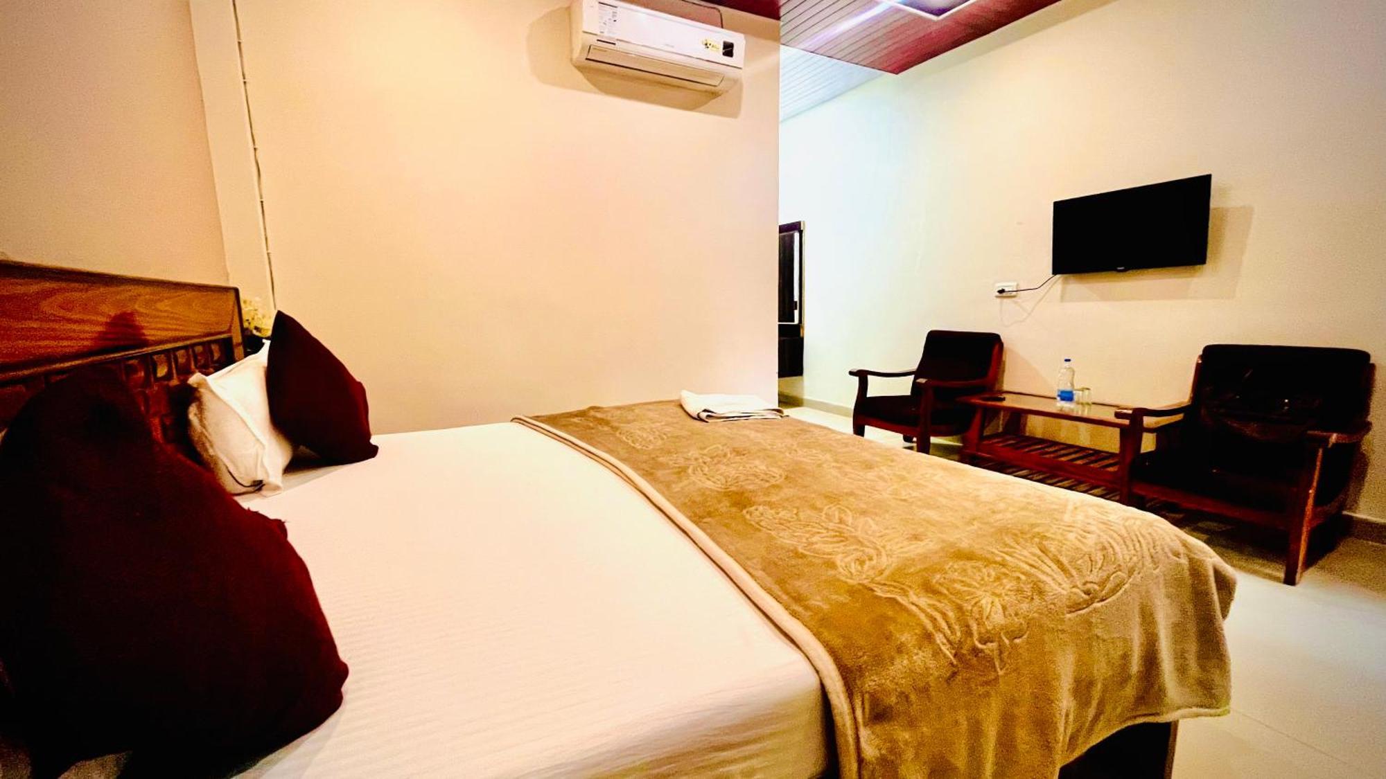 Hotel Jungle Palace Resort Umaria  Exterior photo